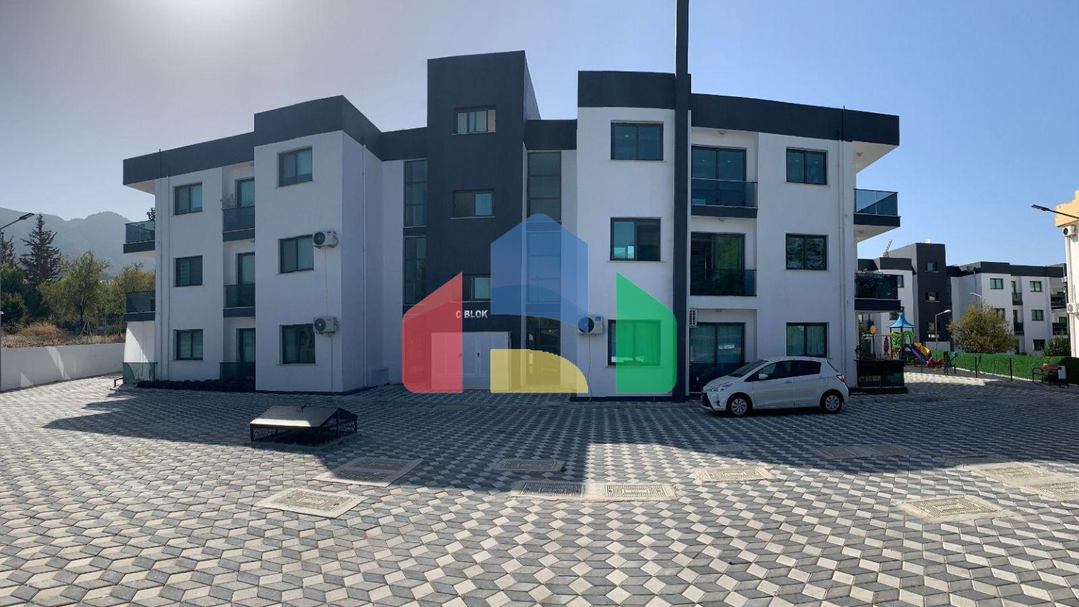 Трехкомнатная квартира 81 м2 в уютном комплексе с бассейном в Алсанджаке