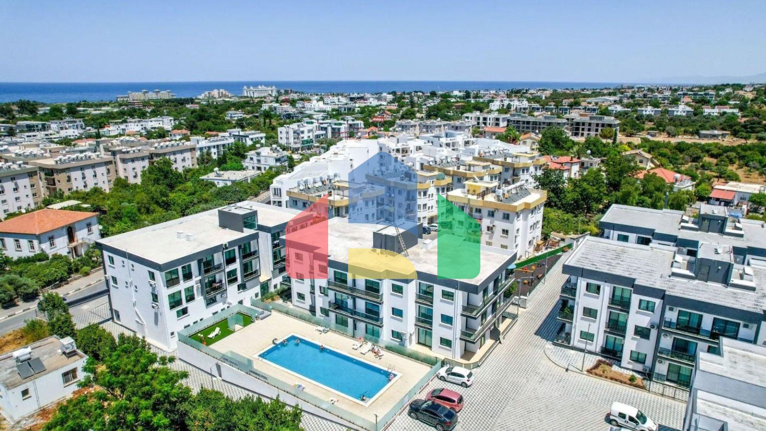 Трехкомнатная квартира 81 м2 в уютном комплексе с бассейном в Алсанджаке