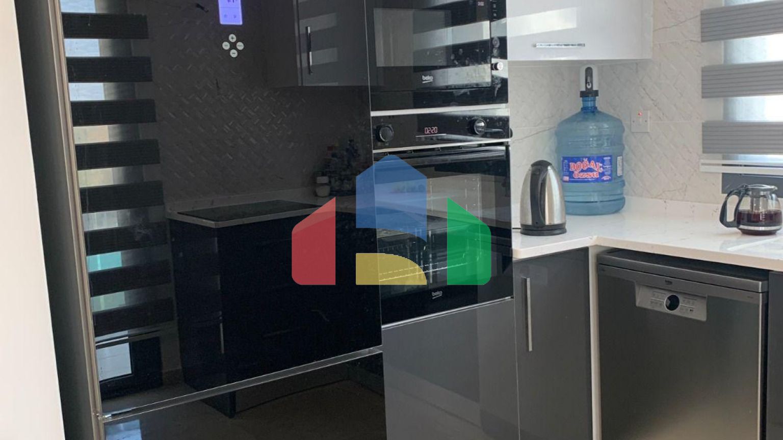 Трехкомнатная квартира 81 м2 в уютном комплексе с бассейном в Алсанджаке