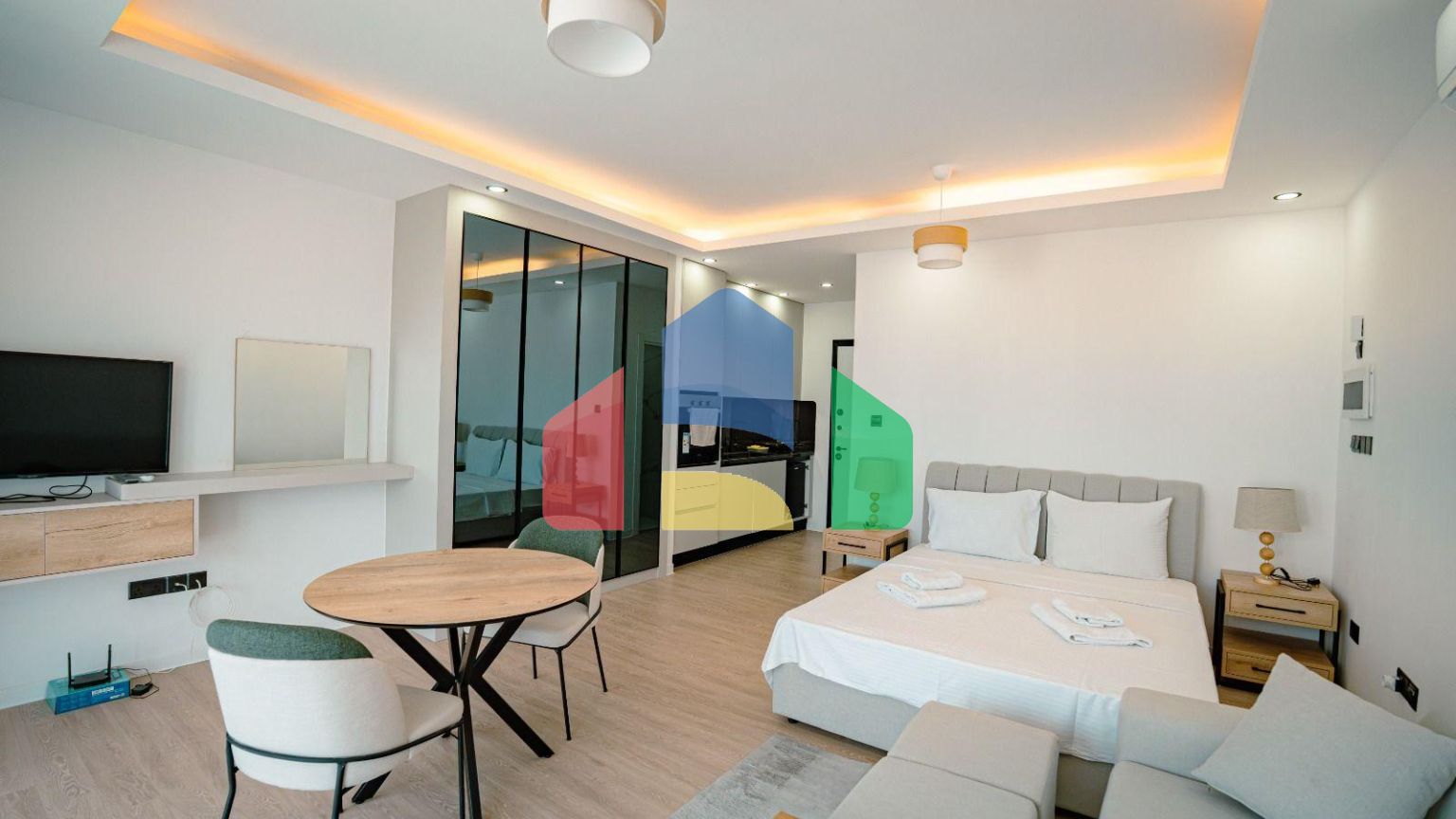 Студия Penthouse 38 м2 с балконом и террасой в красивом комплексе в Каршияке