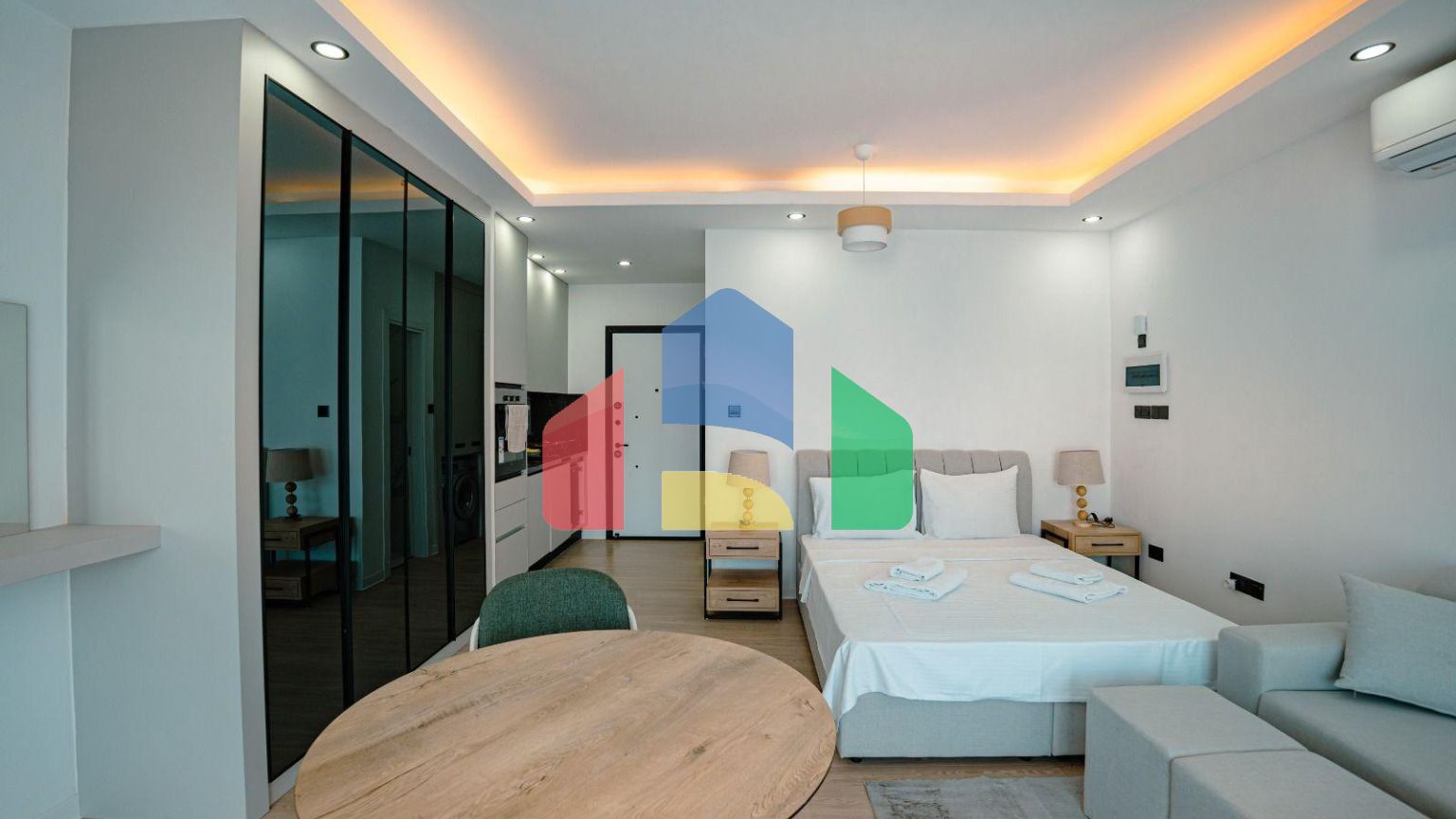 Студия Penthouse 38 м2 с балконом и террасой в красивом комплексе в Каршияке