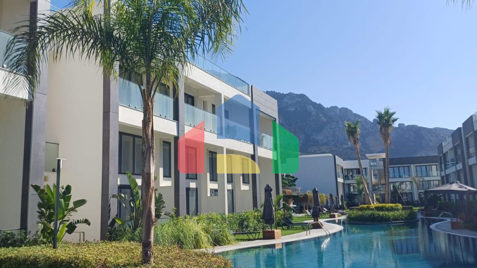 Студия Penthouse 38 м2 с балконом и террасой в красивом комплексе в Каршияке