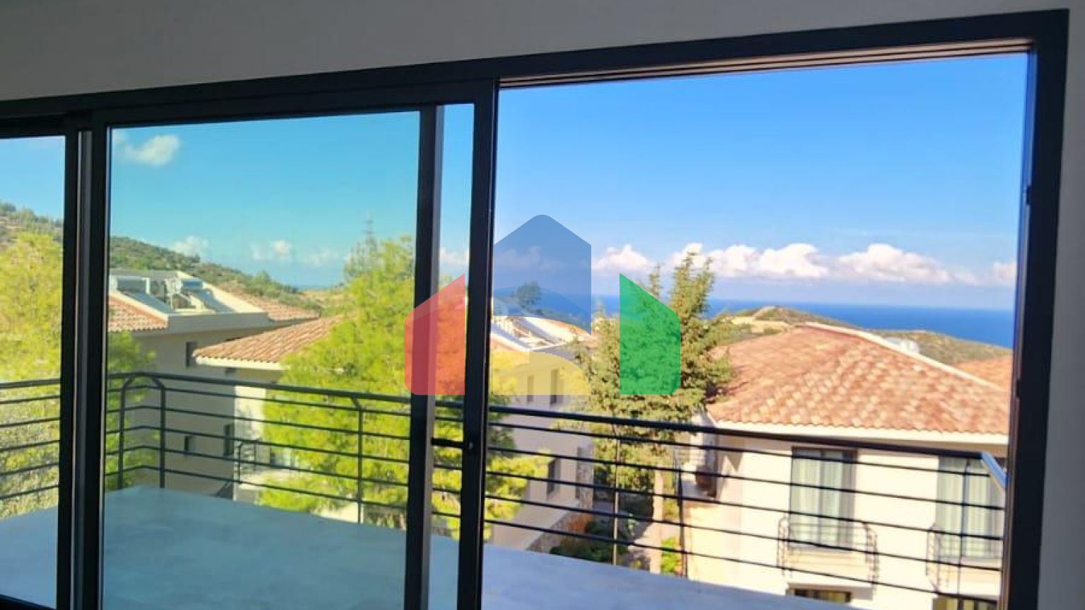 Трехкомнатная квартира 80 м2 с балконом в районе Илгаз