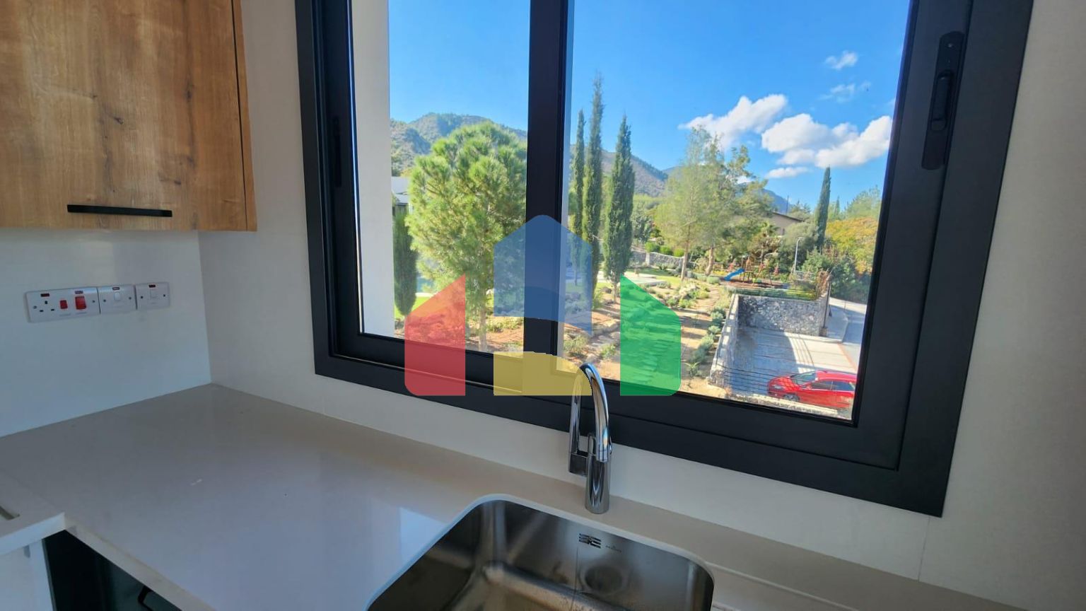 Трехкомнатная квартира 80 м2 с балконом в районе Илгаз