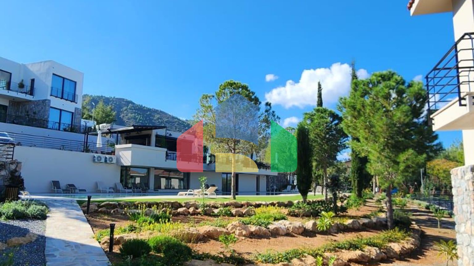 Трехкомнатная квартира 80 м2 с балконом в районе Илгаз