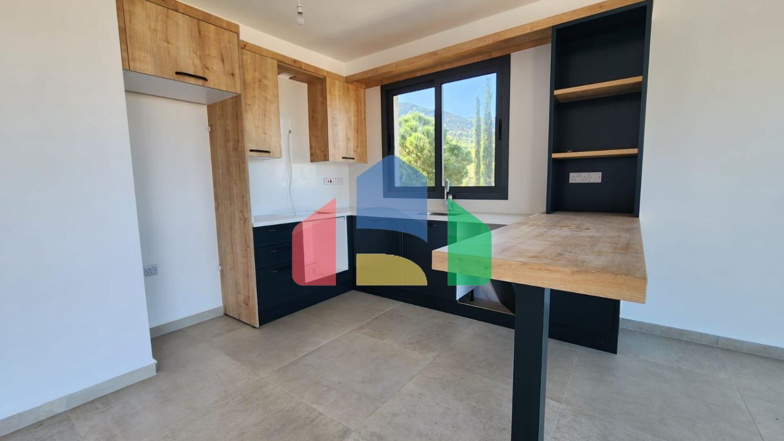 Трехкомнатная квартира 80 м2 с балконом в районе Илгаз