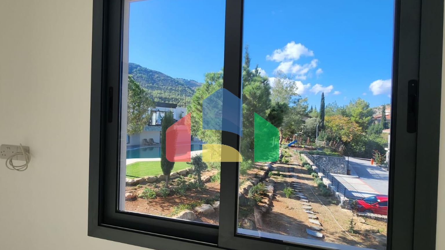 Трехкомнатная квартира 80 м2 с балконом в районе Илгаз