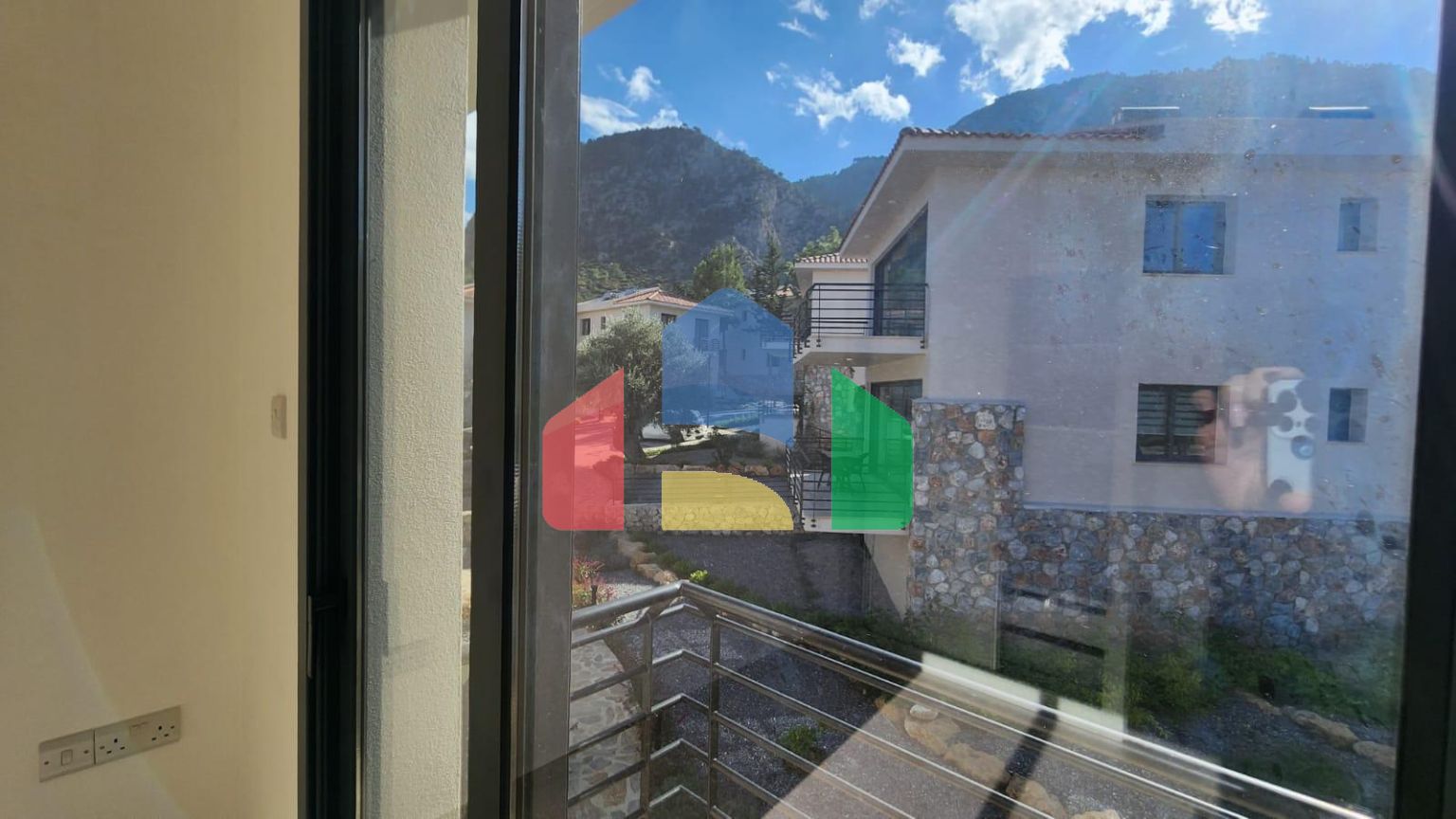 Трехкомнатная квартира 80 м2 с балконом в районе Илгаз