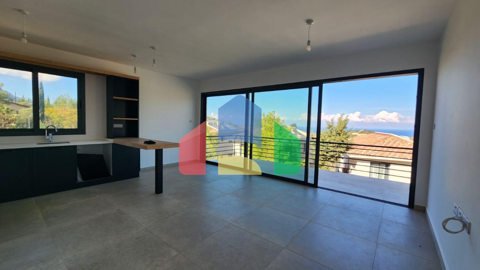 Трехкомнатная квартира 80 м2 с балконом в районе Илгаз