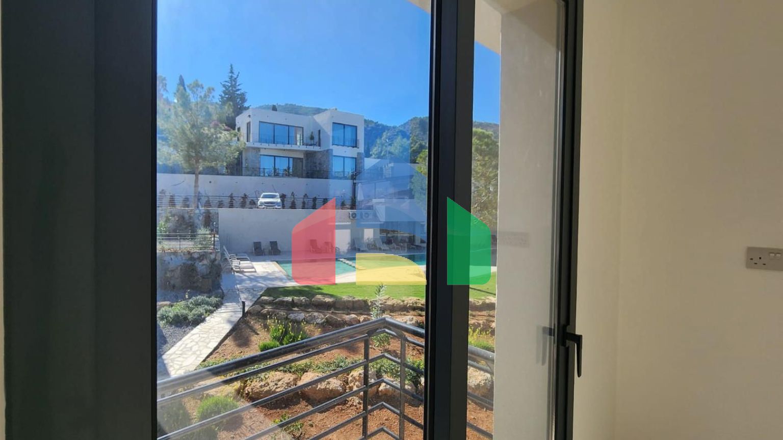 Трехкомнатная квартира 80 м2 с балконом в районе Илгаз