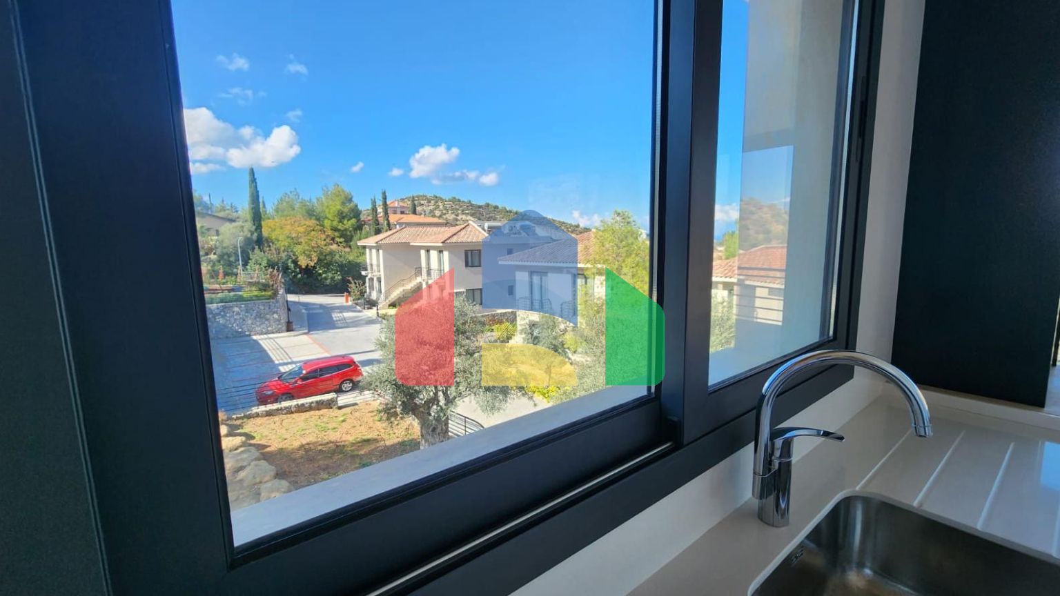 Трехкомнатная квартира 80 м2 с балконом в районе Илгаз