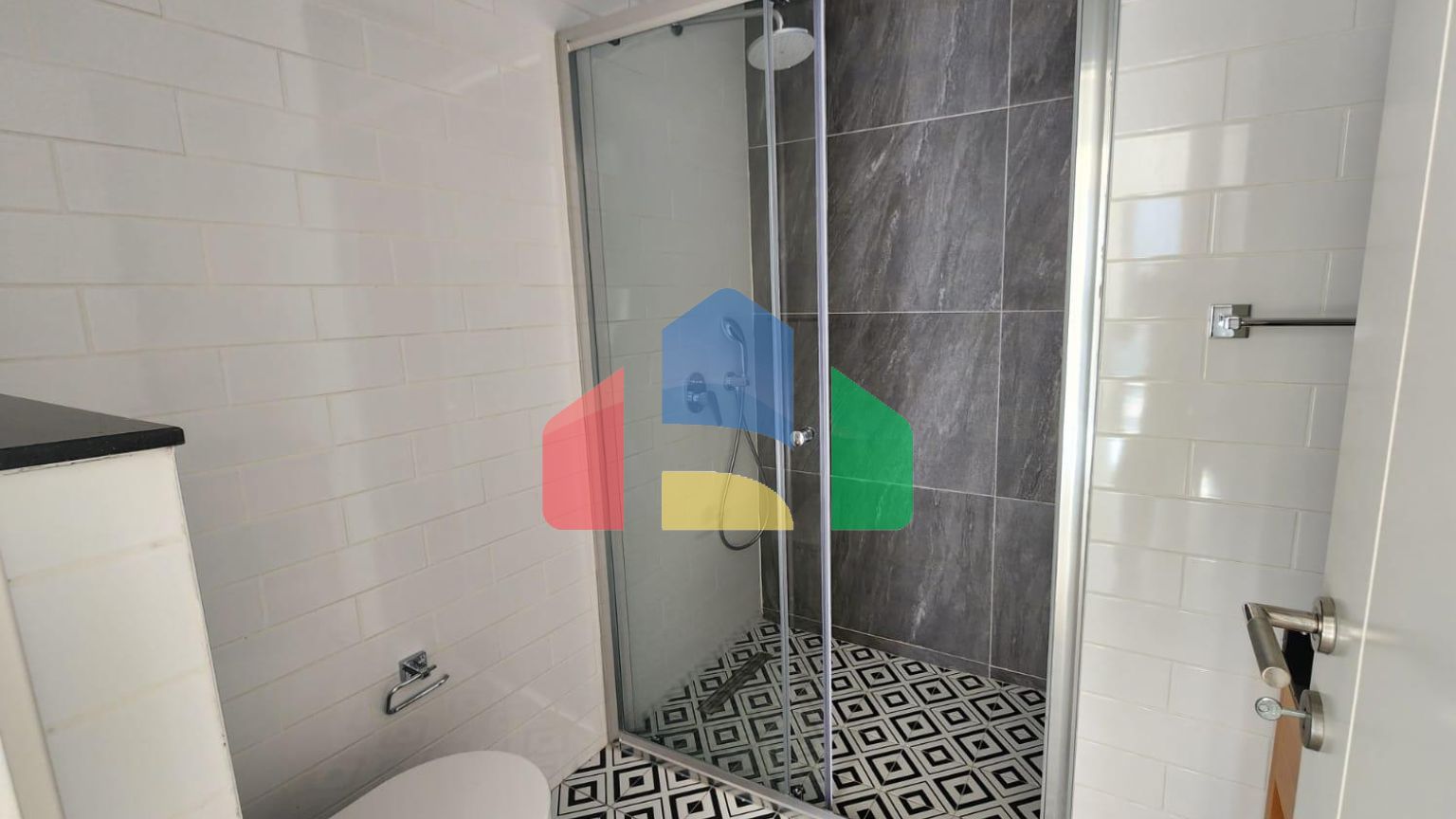 Трехкомнатная квартира 80 м2 с балконом в районе Илгаз