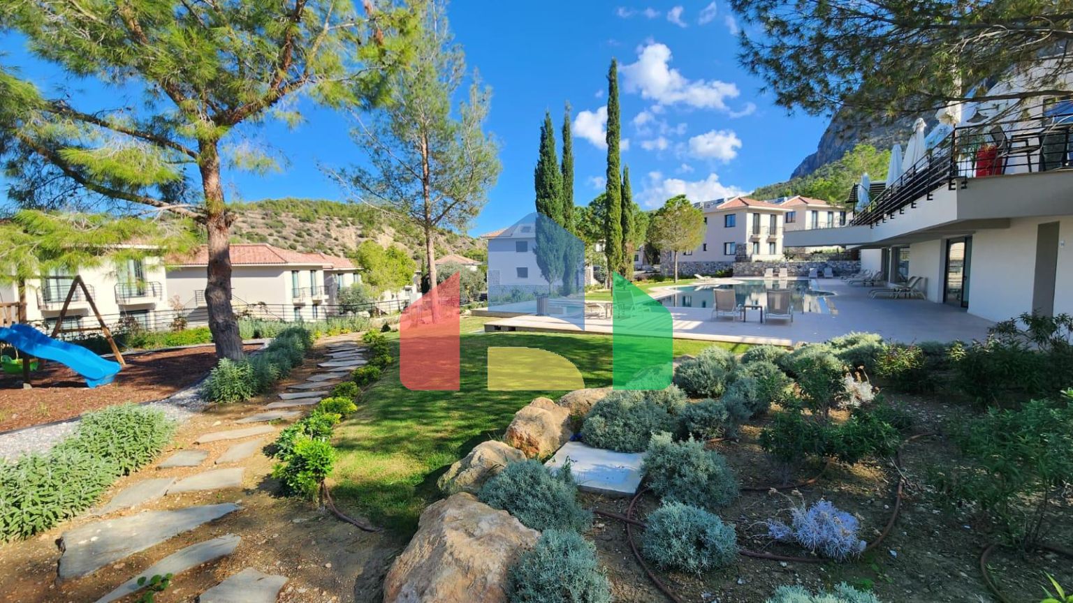 Трехкомнатная квартира 80 м2 с балконом в районе Илгаз