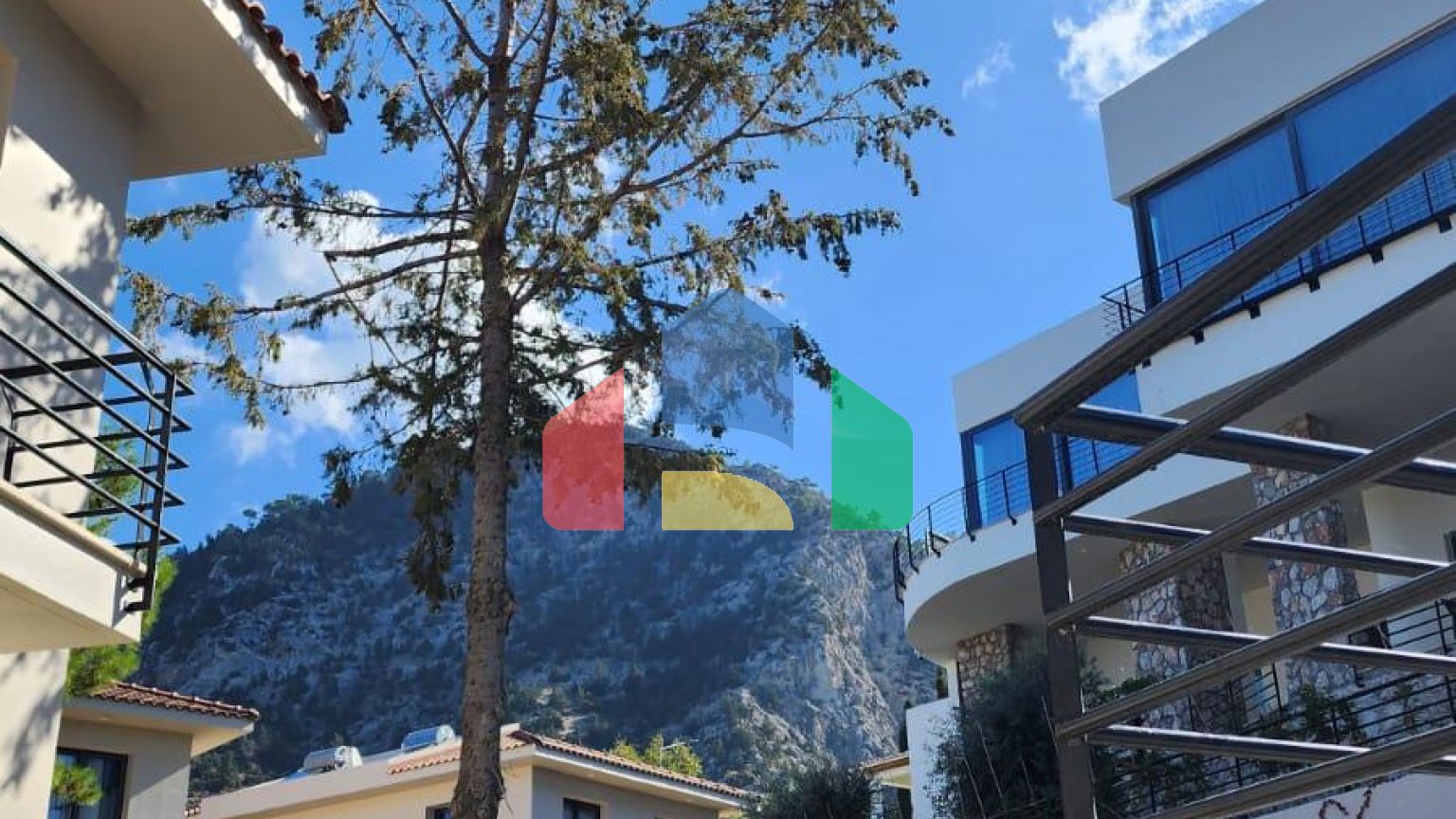 Трехкомнатная квартира 80 м2 с балконом в районе Илгаз