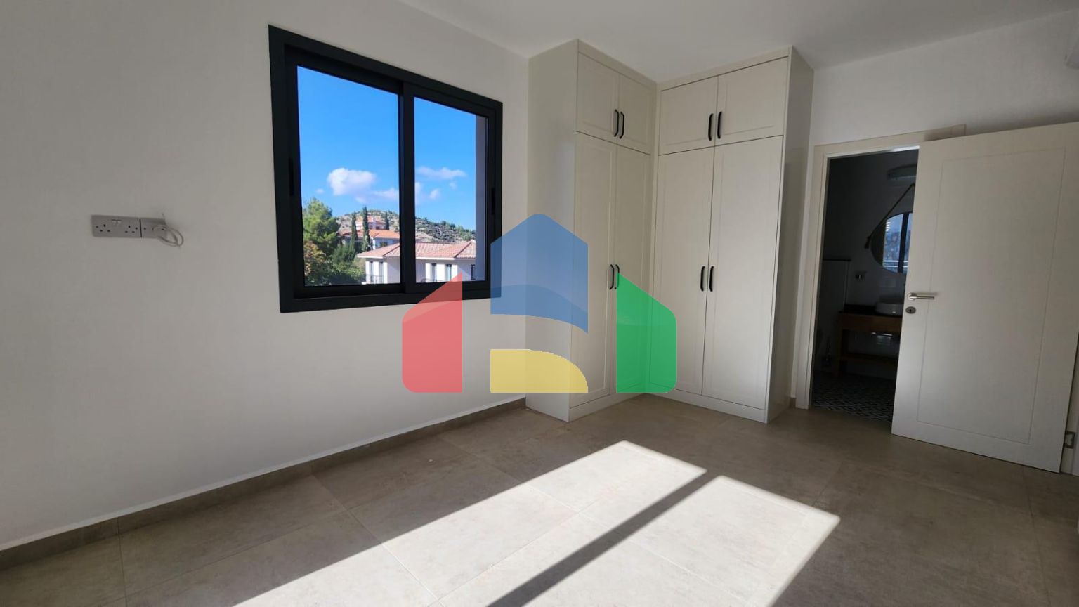 Трехкомнатная квартира 80 м2 с балконом в районе Илгаз