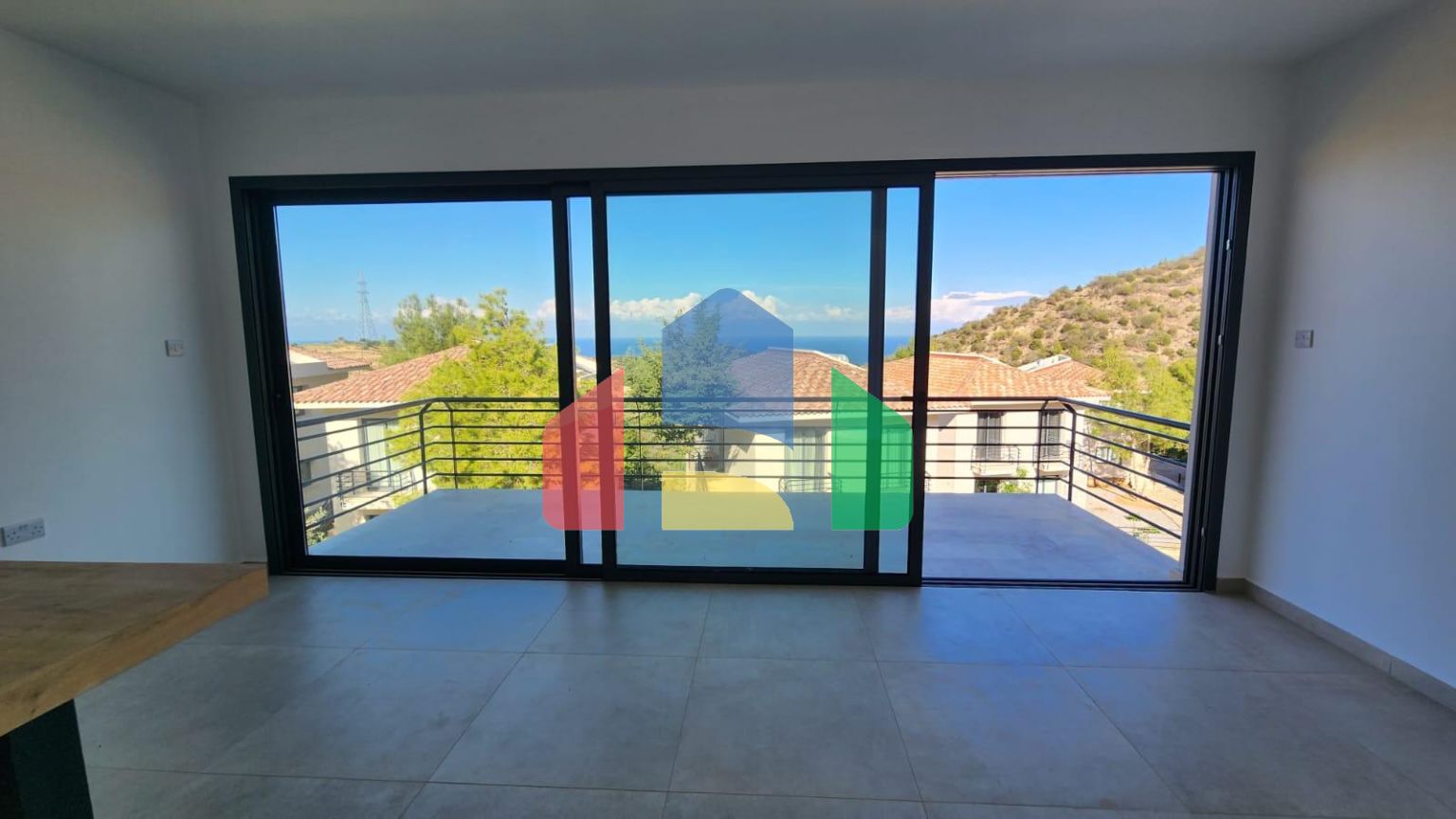 Трехкомнатная квартира 80 м2 с балконом в районе Илгаз