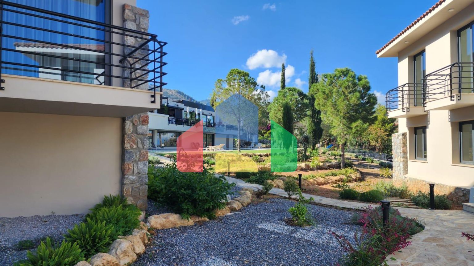 Трехкомнатная квартира 80 м2 с балконом в районе Илгаз