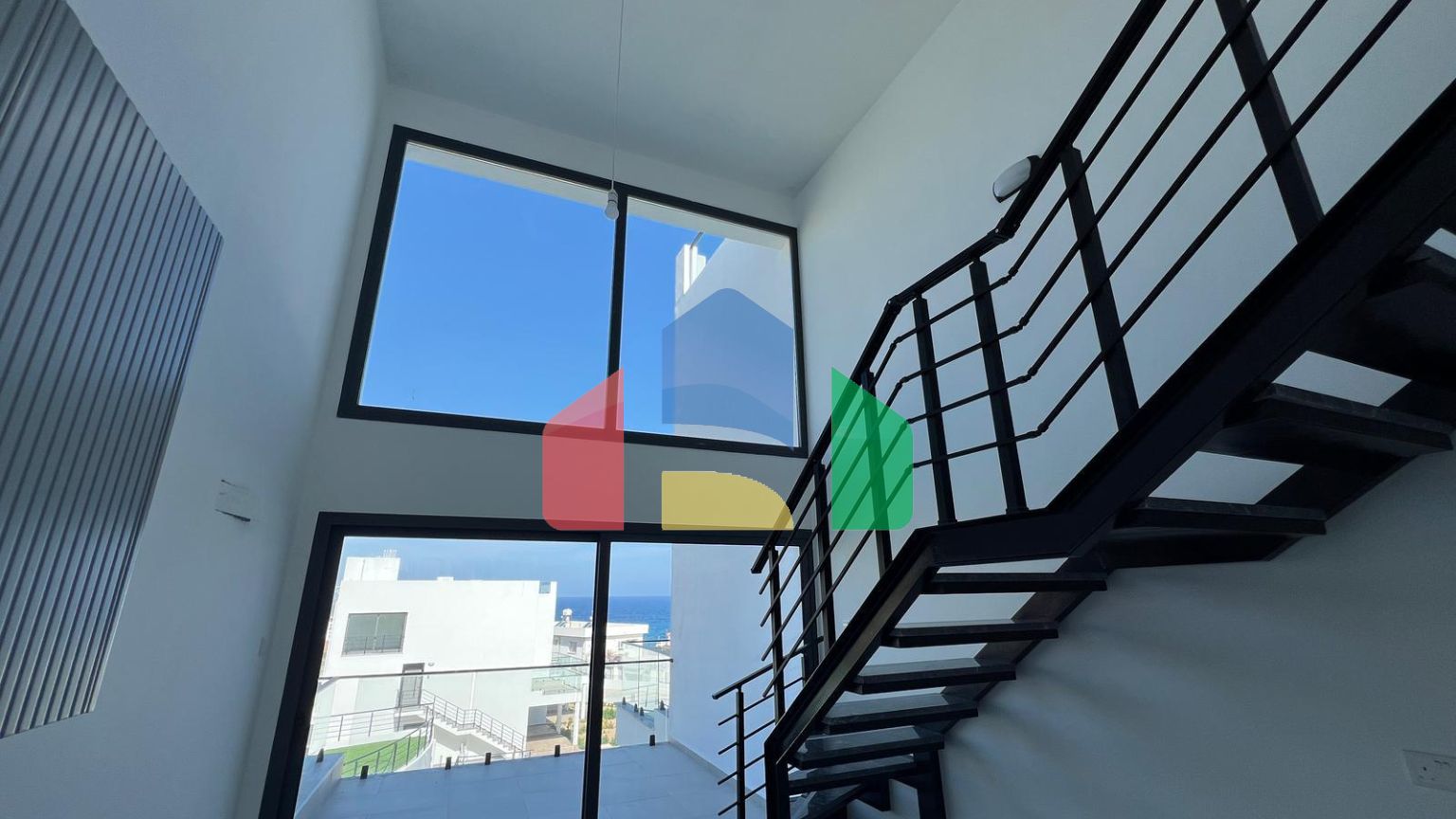 3-комнатный пентхаус loft 74 м2 с террасой на крыше 31 м2 в уютном комплексе в Эсентепе