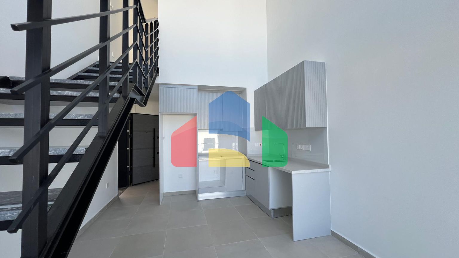 3-комнатный пентхаус loft 74 м2 с террасой на крыше 31 м2 в уютном комплексе в Эсентепе