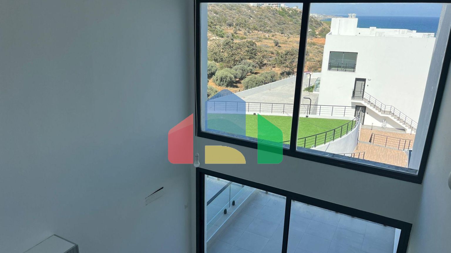 3-комнатный пентхаус loft 74 м2 с террасой на крыше 31 м2 в уютном комплексе в Эсентепе