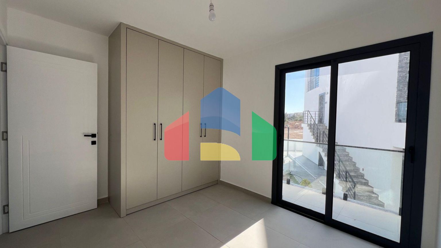 3-комнатный пентхаус loft 74 м2 с террасой на крыше 31 м2 в уютном комплексе в Эсентепе