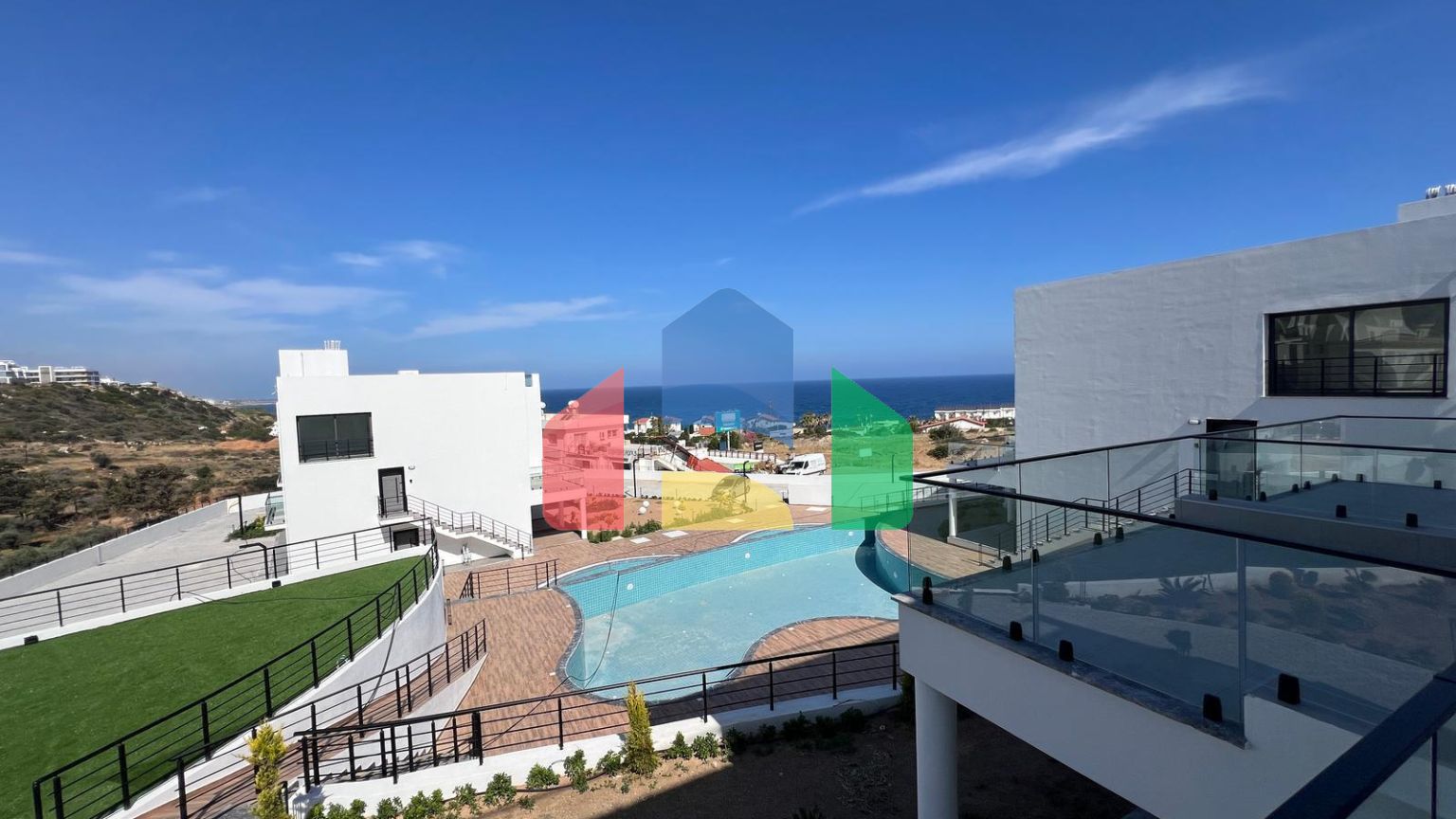 3-комнатный пентхаус loft 74 м2 с террасой на крыше 31 м2 в уютном комплексе в Эсентепе