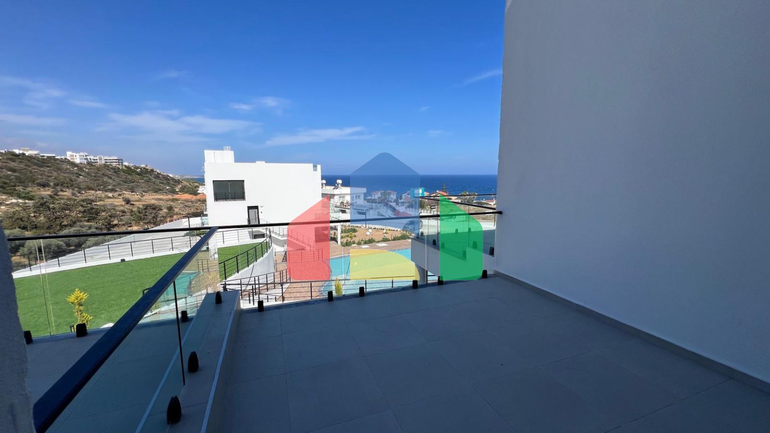 3-комнатный пентхаус loft 74 м2 с террасой на крыше 31 м2 в уютном комплексе в Эсентепе