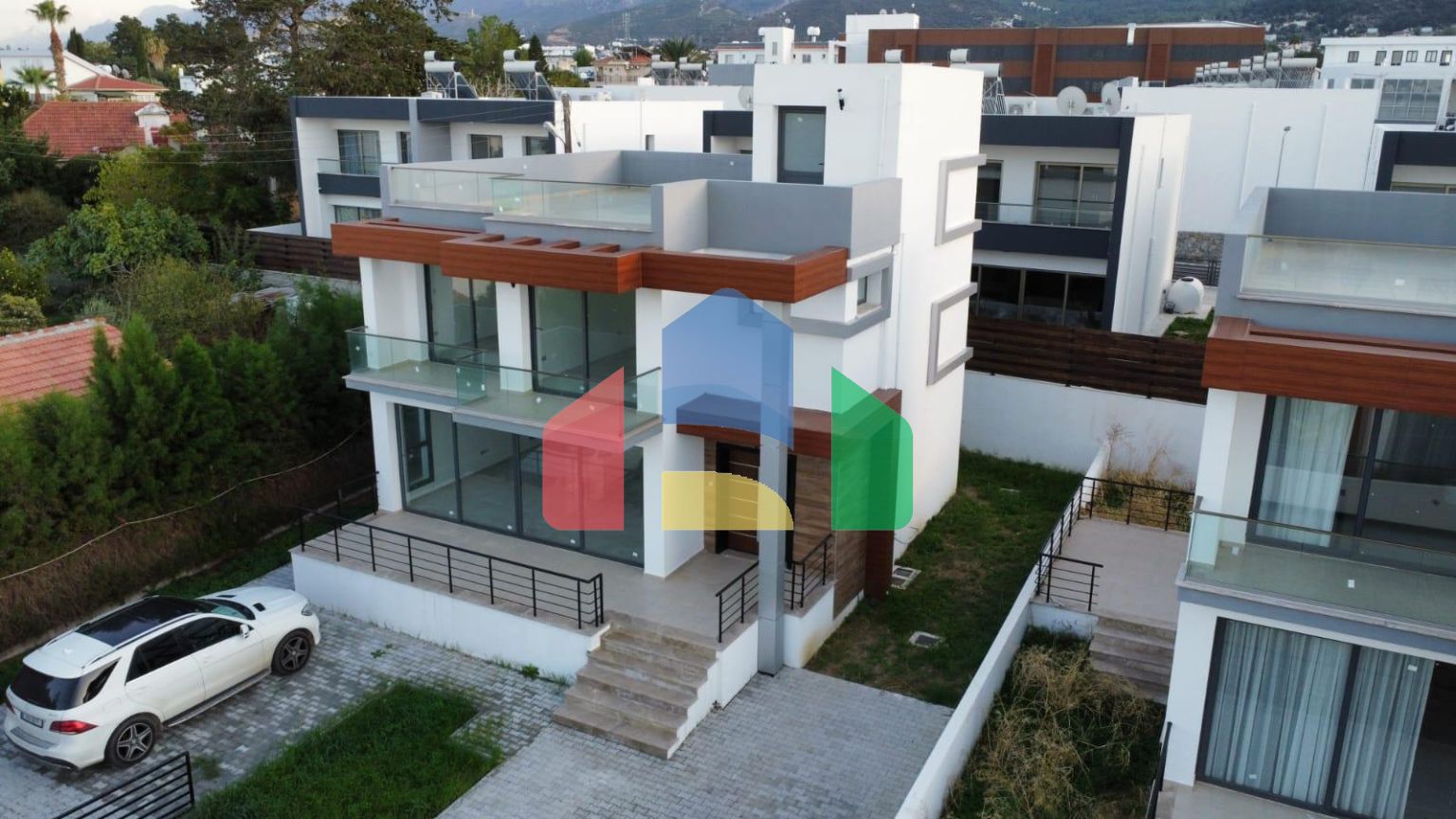 Современная вилла 3+1 (170 м2) рядом с морем  в Алсанджаке