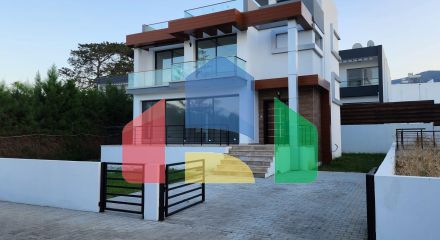 Современная вилла 3+1 (170 м2) рядом с морем  в Алсанджаке