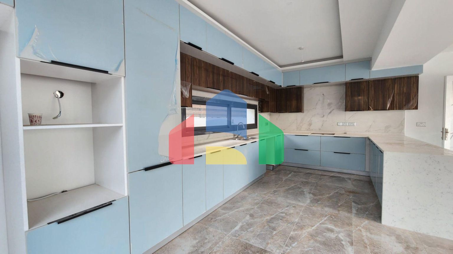 Современная вилла 3+1 (170 м2) рядом с морем  в Алсанджаке