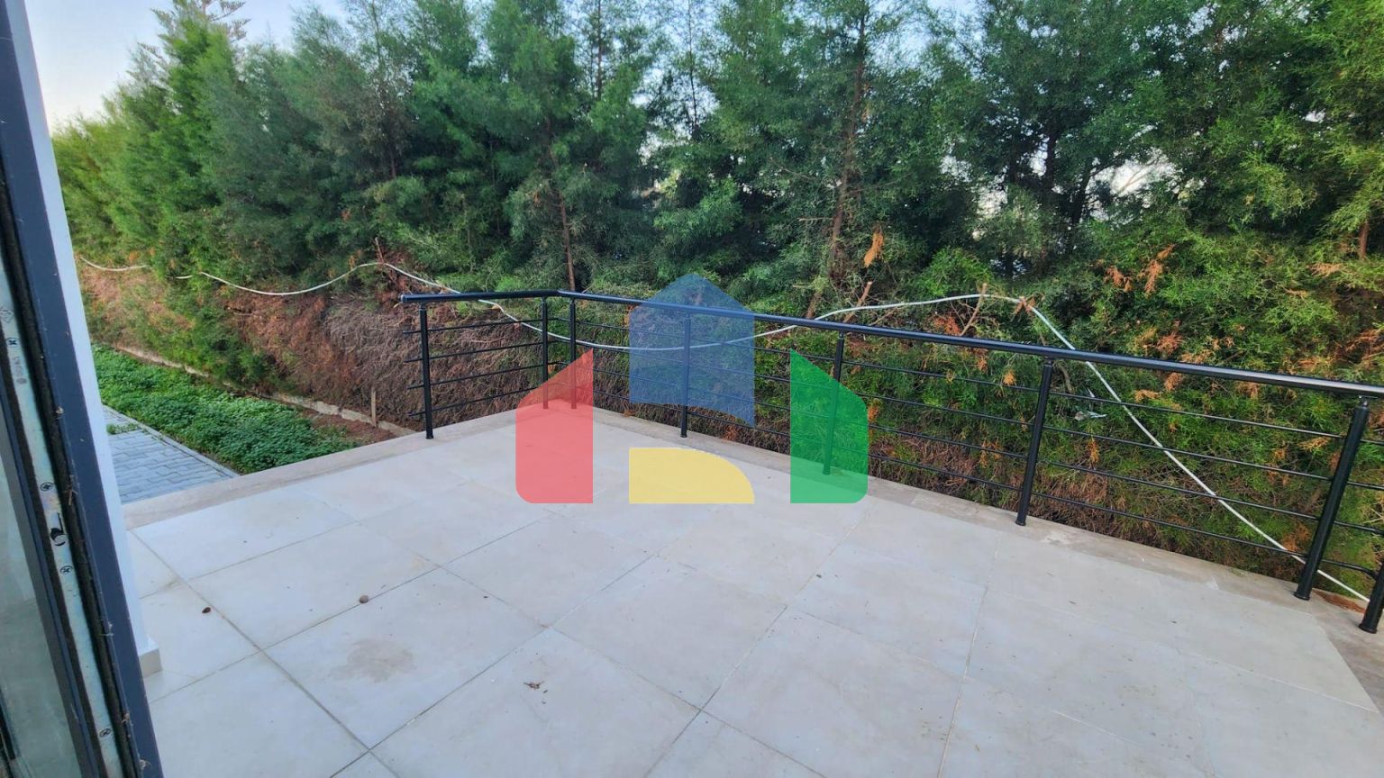 Современная вилла 3+1 (170 м2) рядом с морем  в Алсанджаке