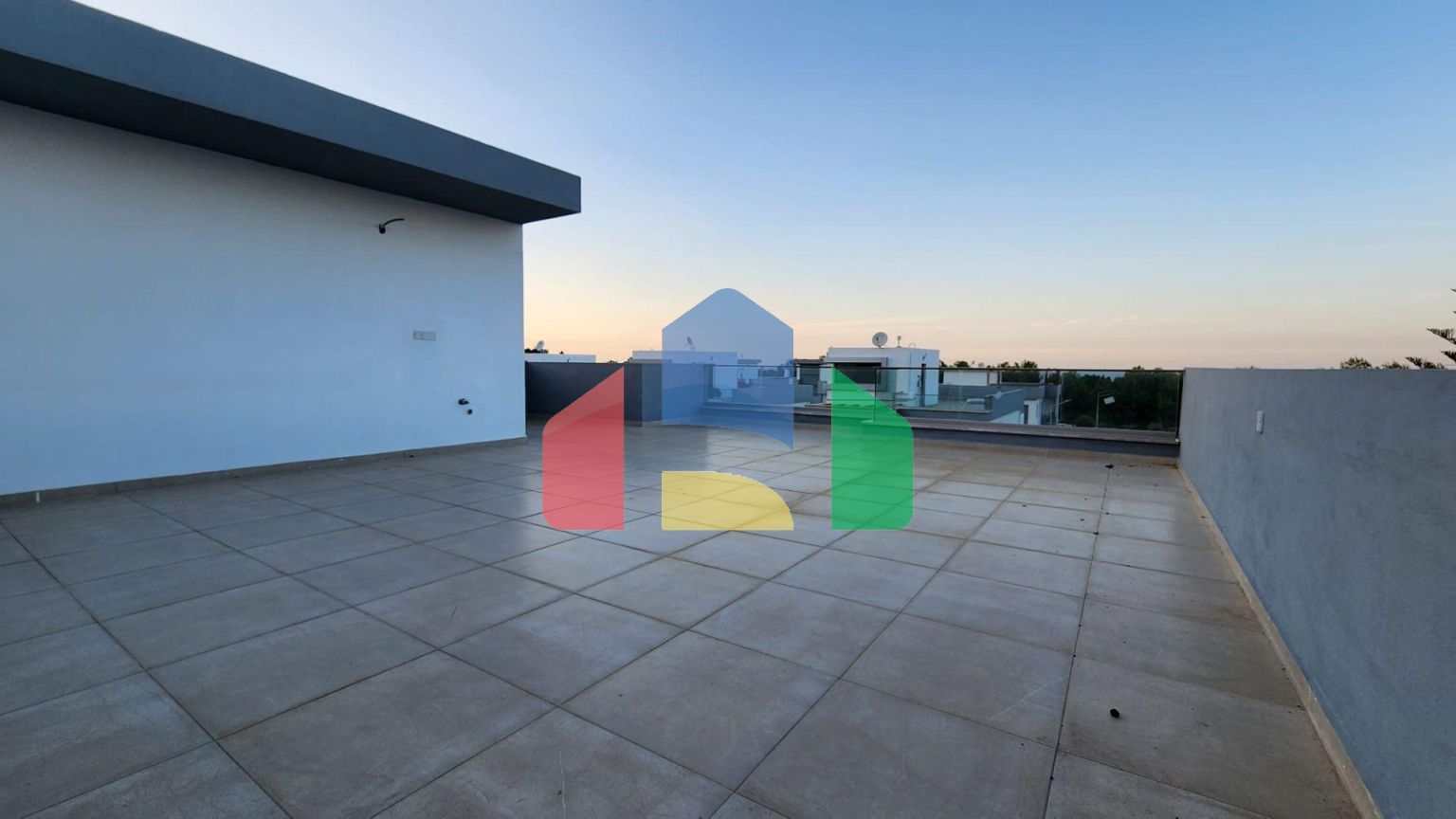 Современная вилла 3+1 (170 м2) рядом с морем  в Алсанджаке