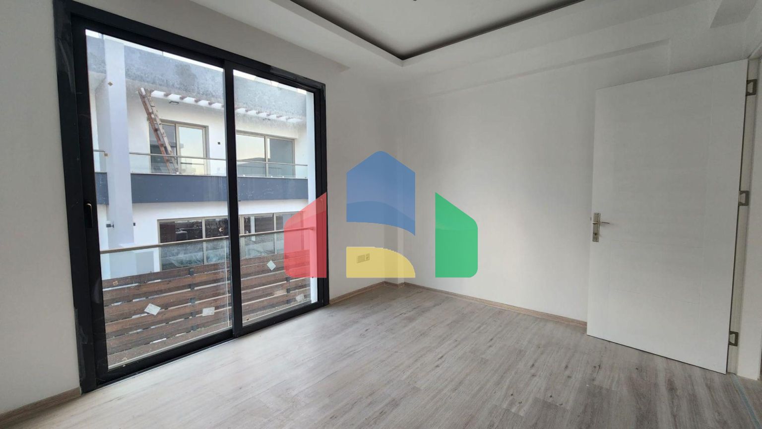 Современная вилла 3+1 (170 м2) рядом с морем  в Алсанджаке