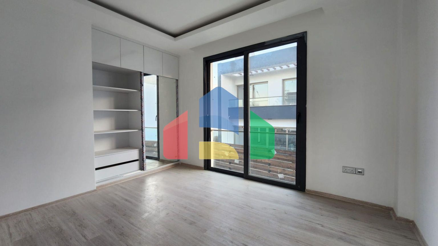 Современная вилла 3+1 (170 м2) рядом с морем  в Алсанджаке