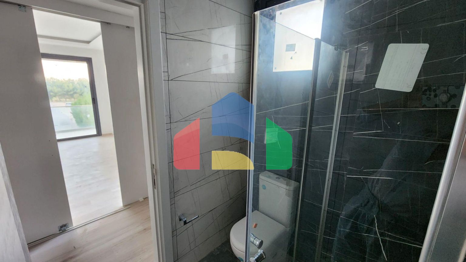 Современная вилла 3+1 (170 м2) рядом с морем  в Алсанджаке