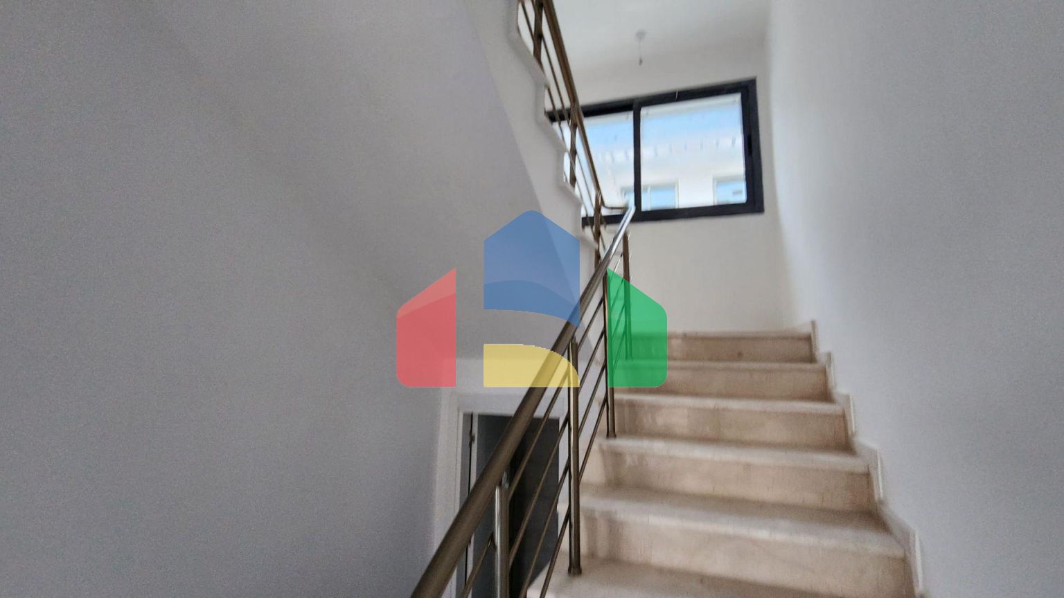 Современная вилла 3+1 (170 м2) рядом с морем  в Алсанджаке