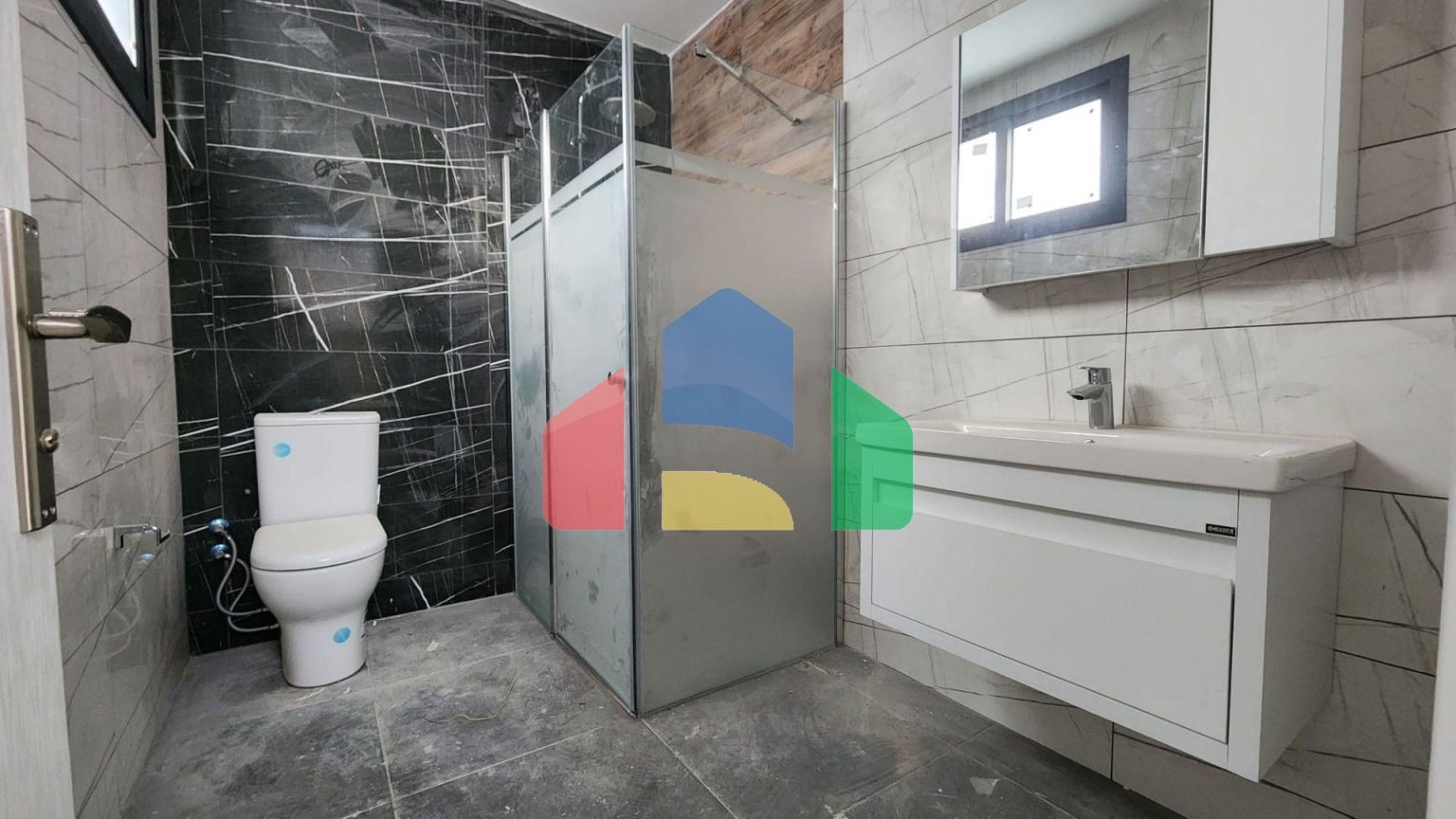 Современная вилла 3+1 (170 м2) рядом с морем  в Алсанджаке