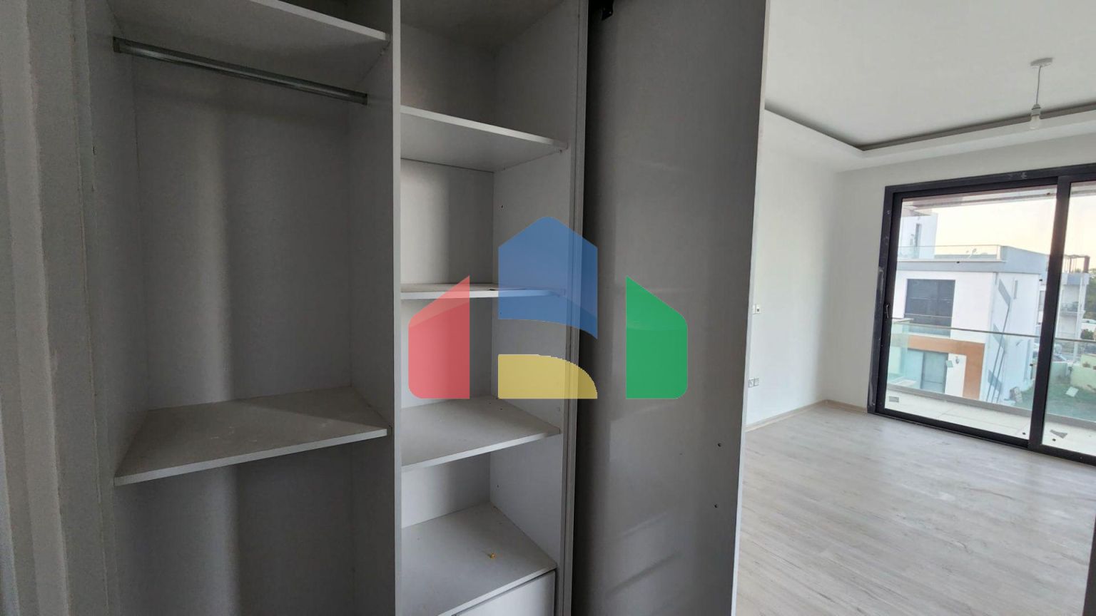 Современная вилла 3+1 (170 м2) рядом с морем  в Алсанджаке