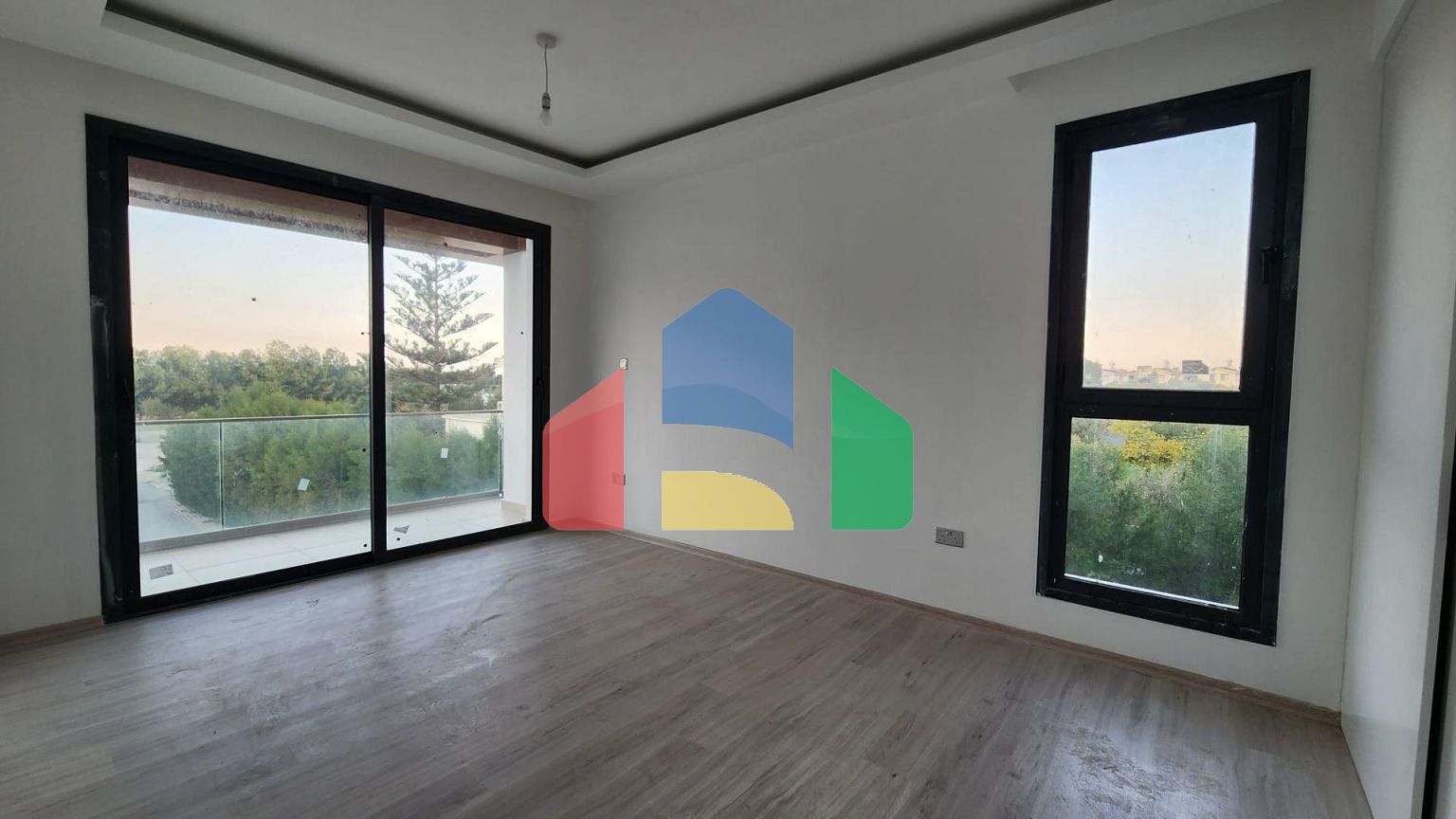 Современная вилла 3+1 (170 м2) рядом с морем  в Алсанджаке