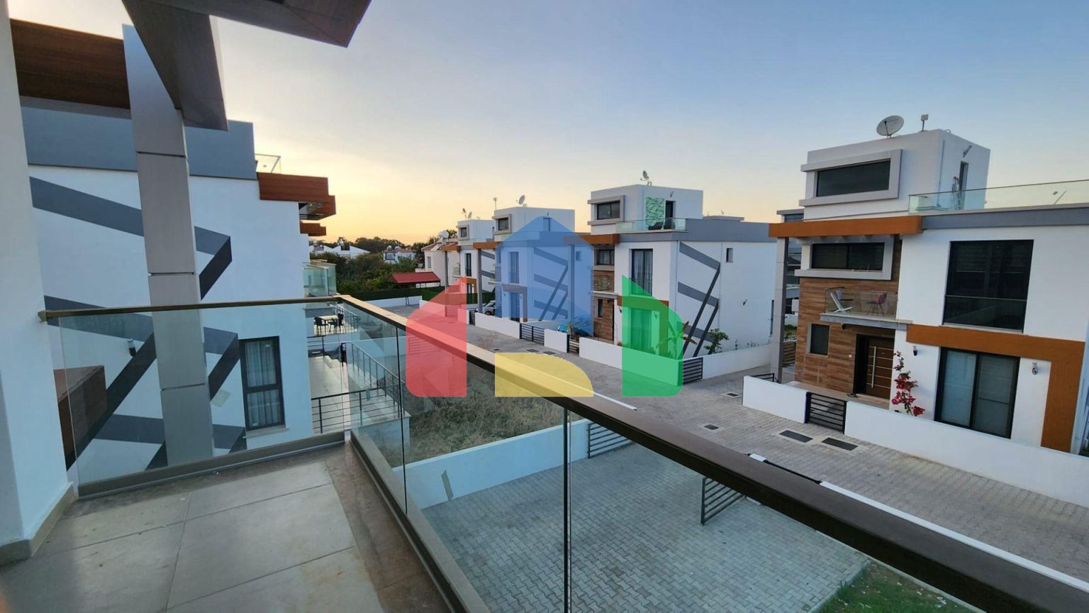 Современная вилла 3+1 (170 м2) рядом с морем  в Алсанджаке