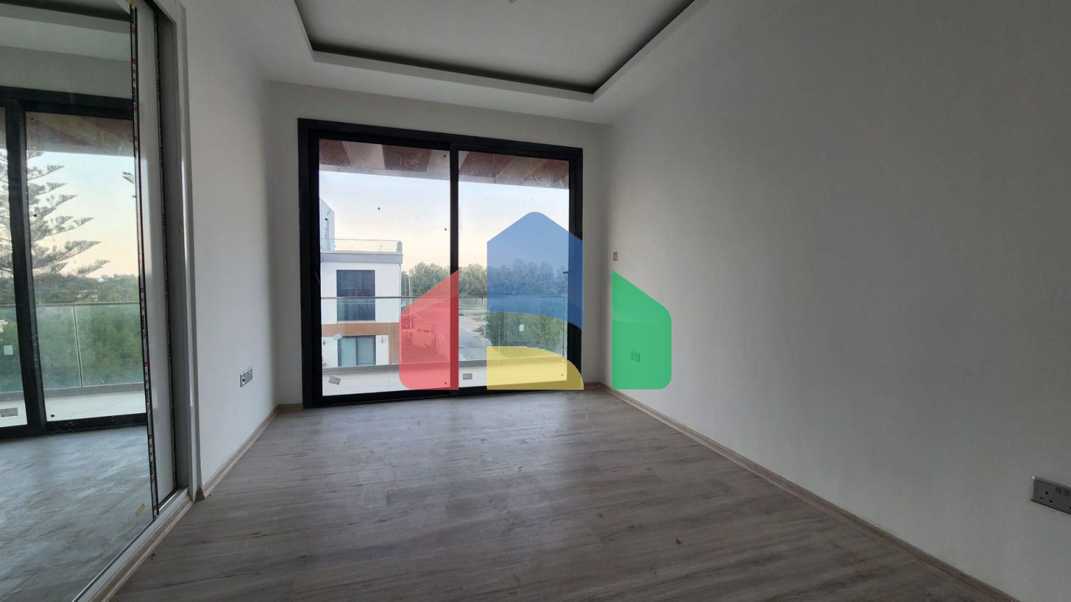 Современная вилла 3+1 (170 м2) рядом с морем  в Алсанджаке