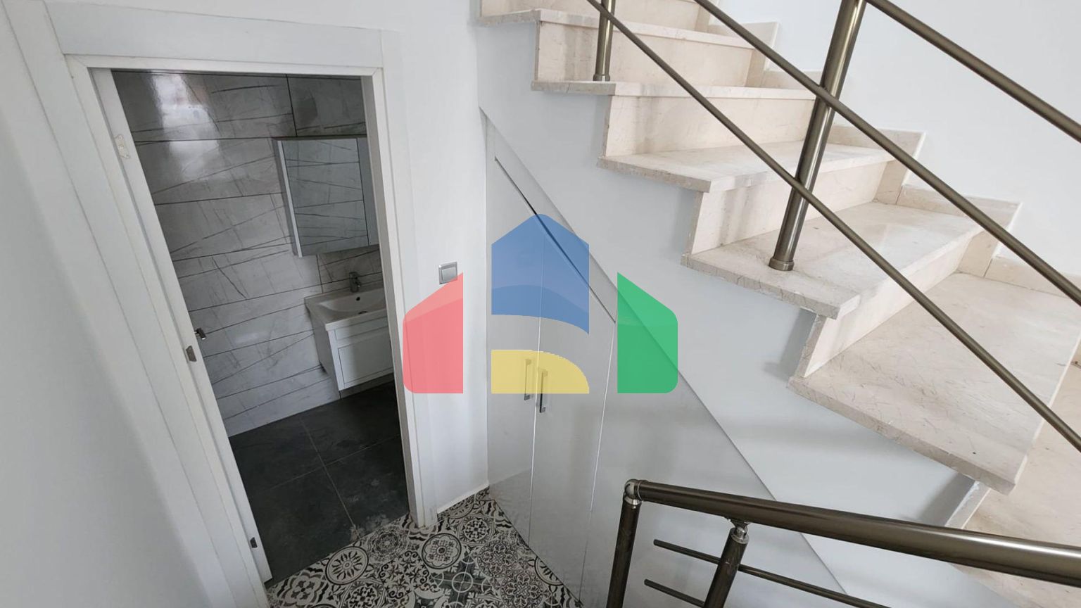 Современная вилла 3+1 (170 м2) рядом с морем  в Алсанджаке