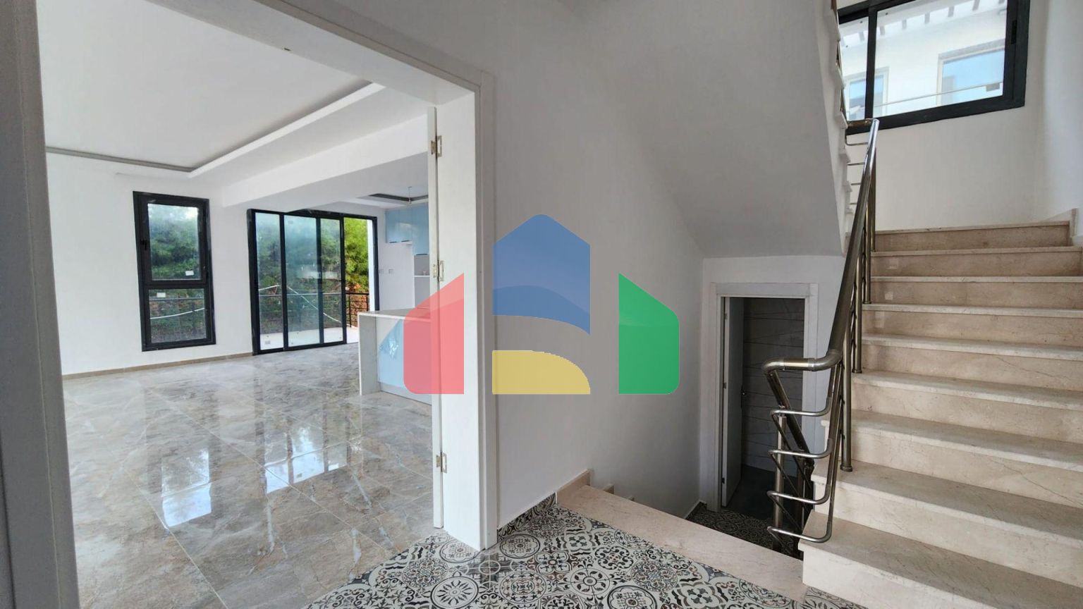 Современная вилла 3+1 (170 м2) рядом с морем  в Алсанджаке