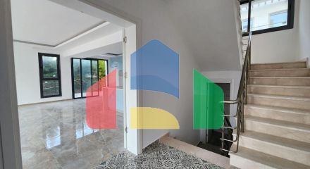 Современная вилла 3+1 (170 м2) рядом с морем  в Алсанджаке