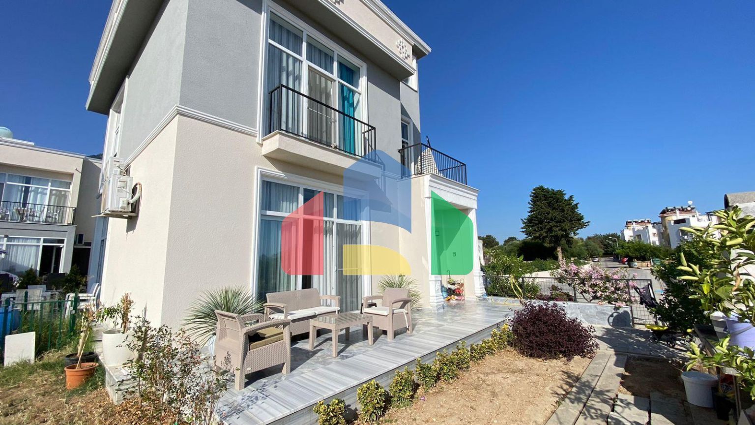 3-комнатная вилла 138 м2 с террасой на крыше