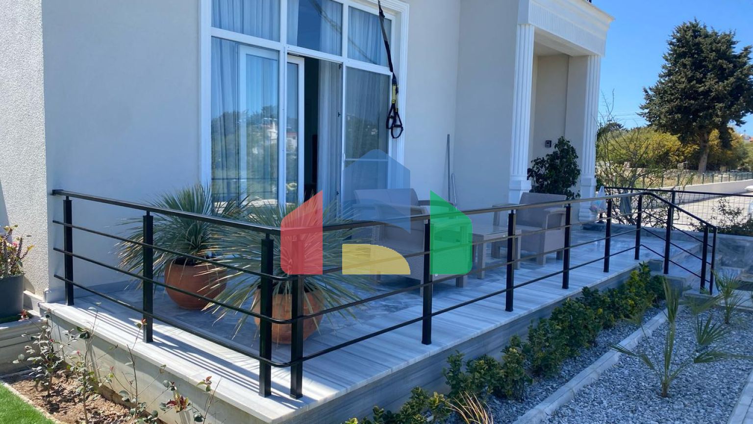 3-комнатная вилла 138 м2 с террасой на крыше