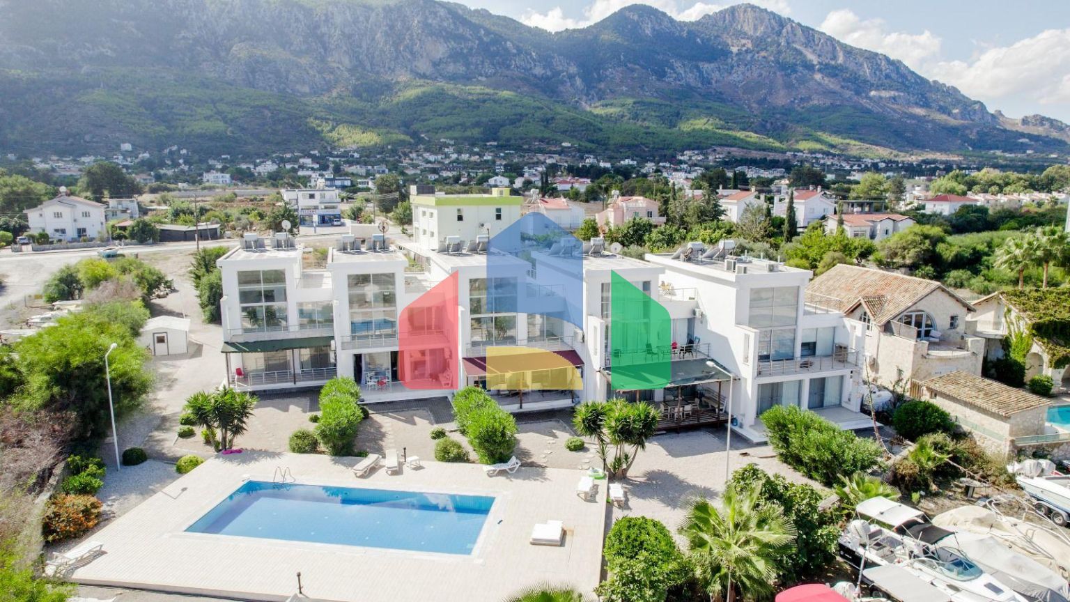 3-комнатный пентхаус 218 м2 на первой береговой линии