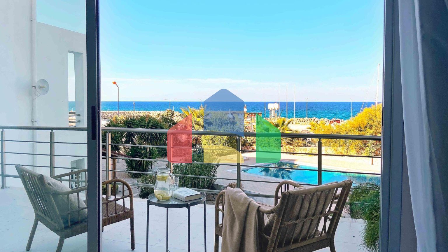 3-комнатный пентхаус 218 м2 на первой береговой линии