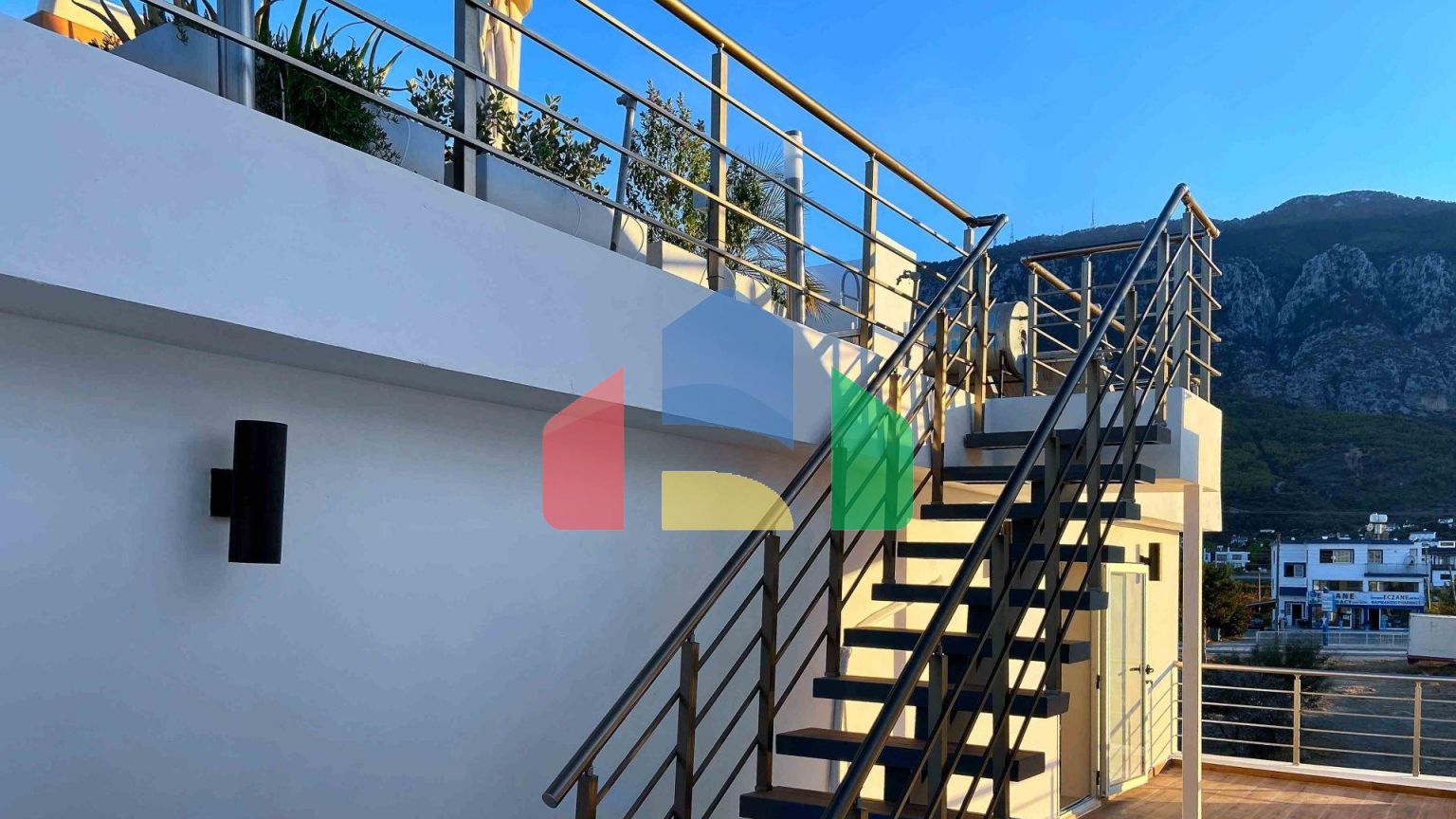 3-комнатный пентхаус 218 м2 на первой береговой линии