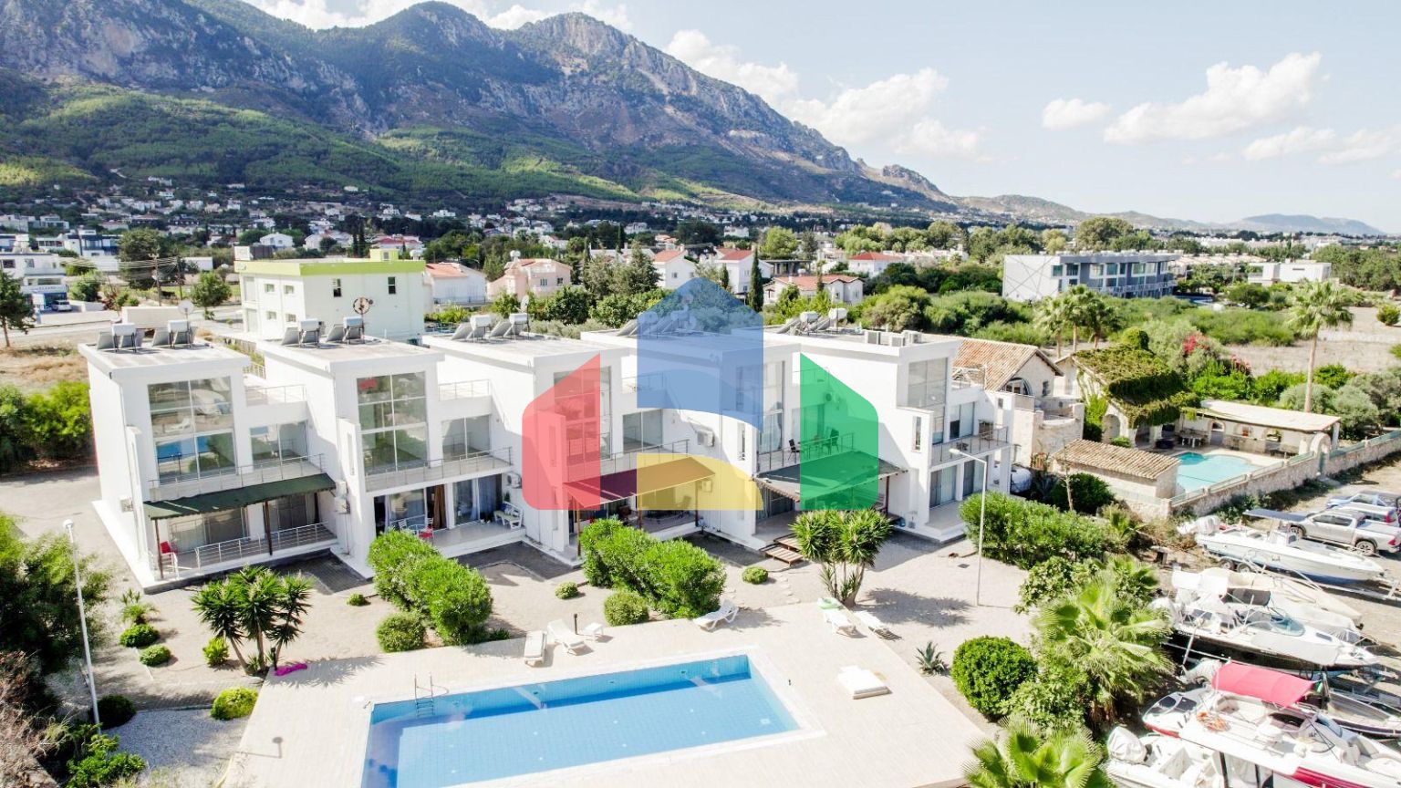 3-комнатный пентхаус 218 м2 на первой береговой линии